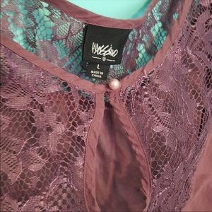 Plum lace detail tank!